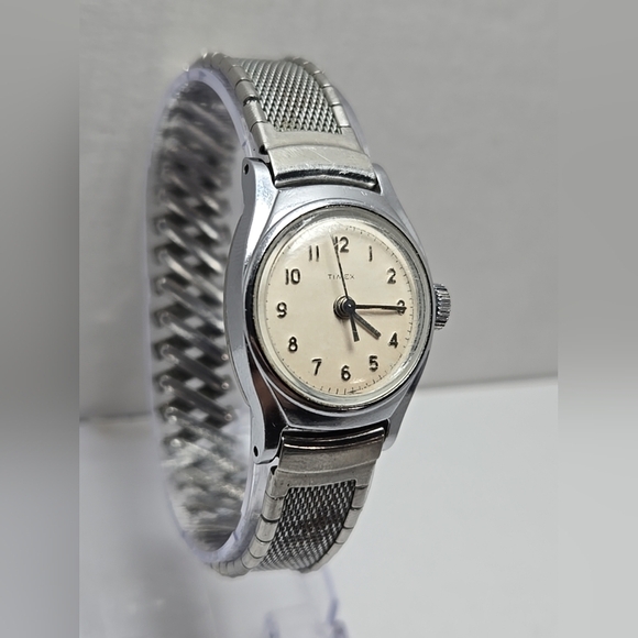 Womens Vintage Timex Watch Chrome Plated 23mm Stretch Band Manual Wind Running - Picture 3 of 10